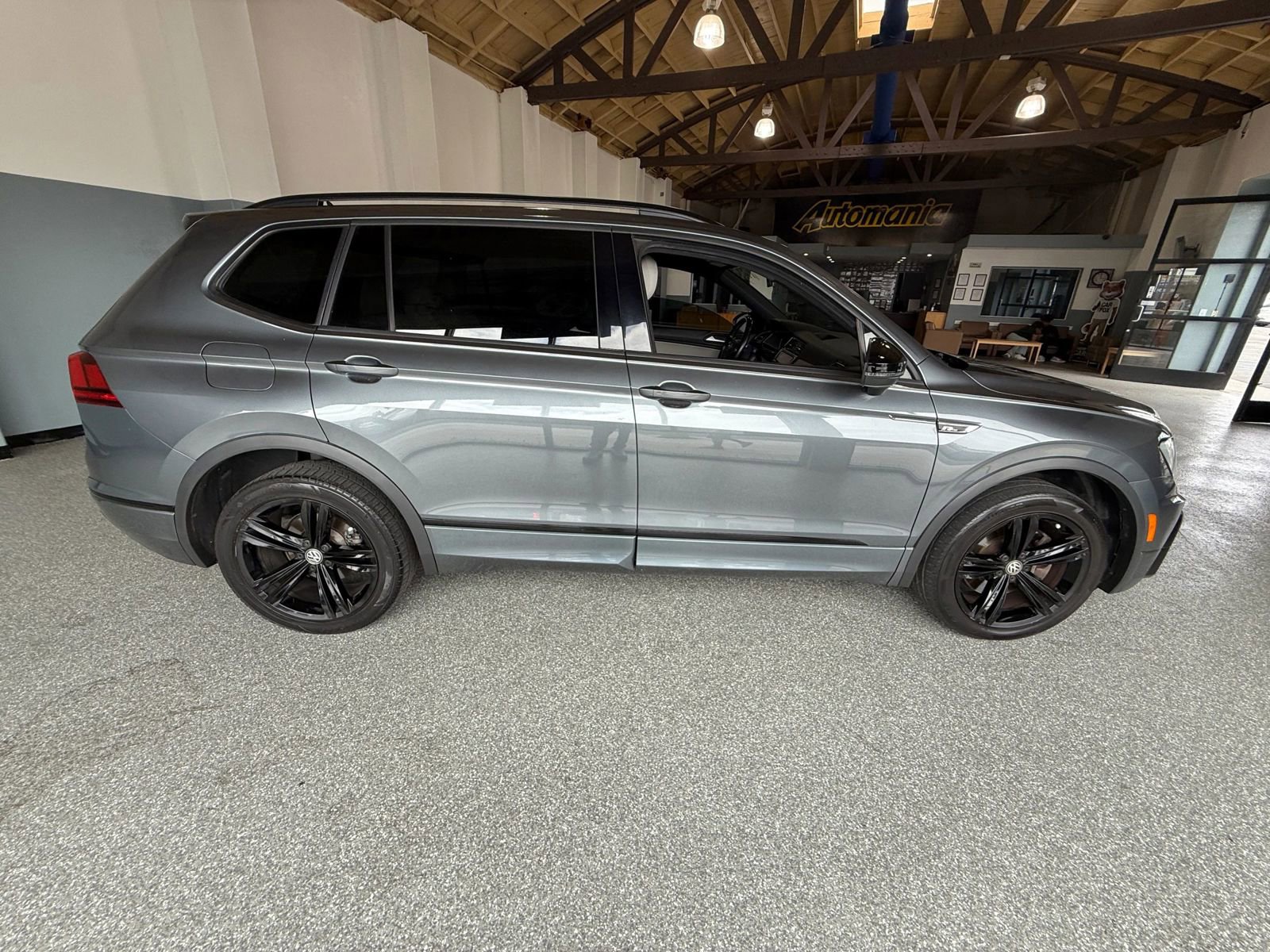 Used 2019 Volkswagen Tiguan SEL Premium R-Line FWD image 8