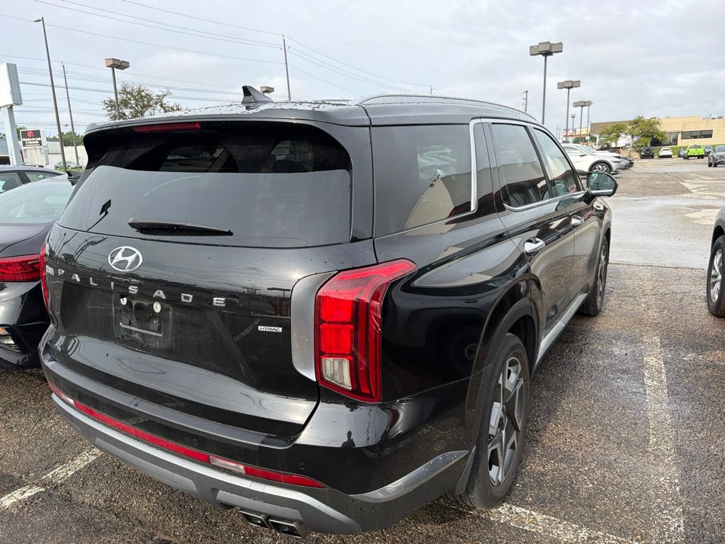 Used 2023 Hyundai Palisade Limited w/ Winter Package AWD/4WD image 4