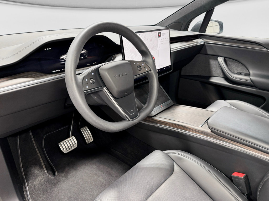 Used 2024 Tesla Model X image 17