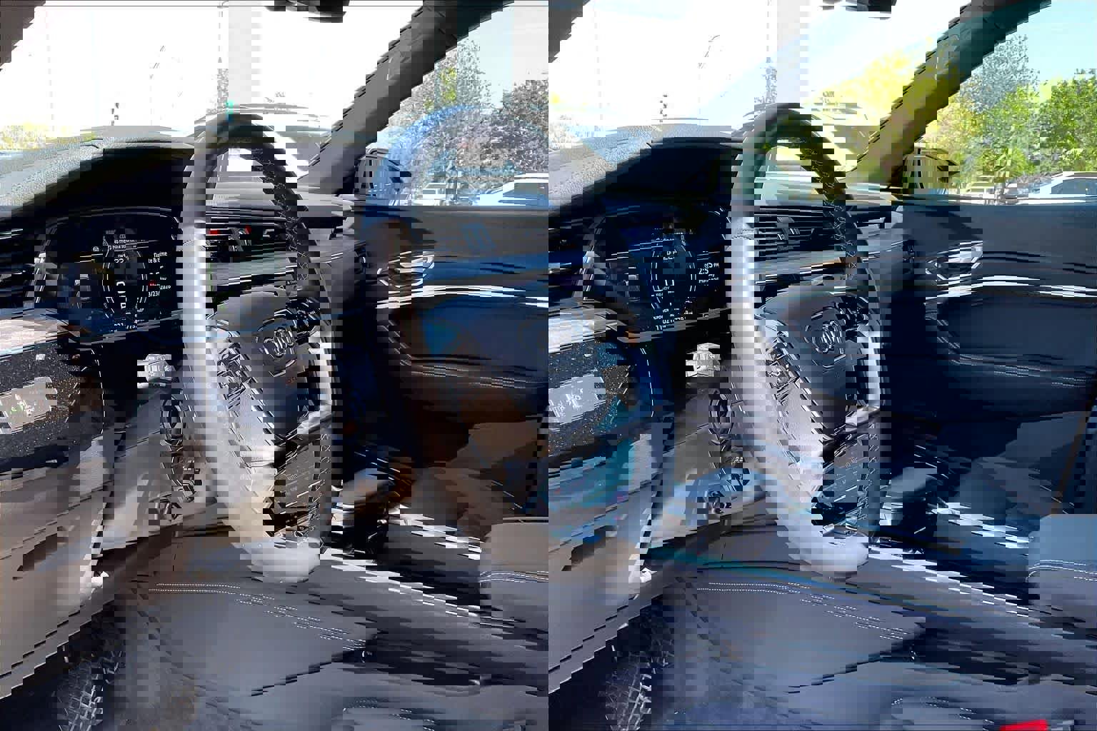 Used 2023 Audi e-tron Premium Plus w/ Premium Plus Package image 17