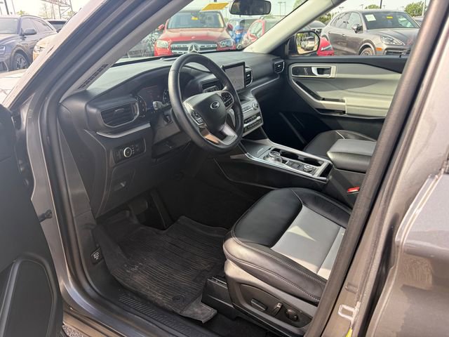 Used 2023 Ford Explorer XLT w/ Equipment Group 202A image 5