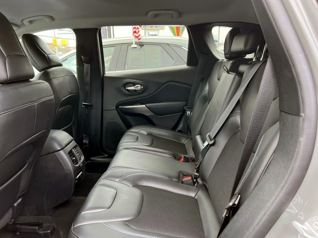 Used 2020 Jeep Cherokee Latitude Plus w/ Comfort/Convenience Group image 13