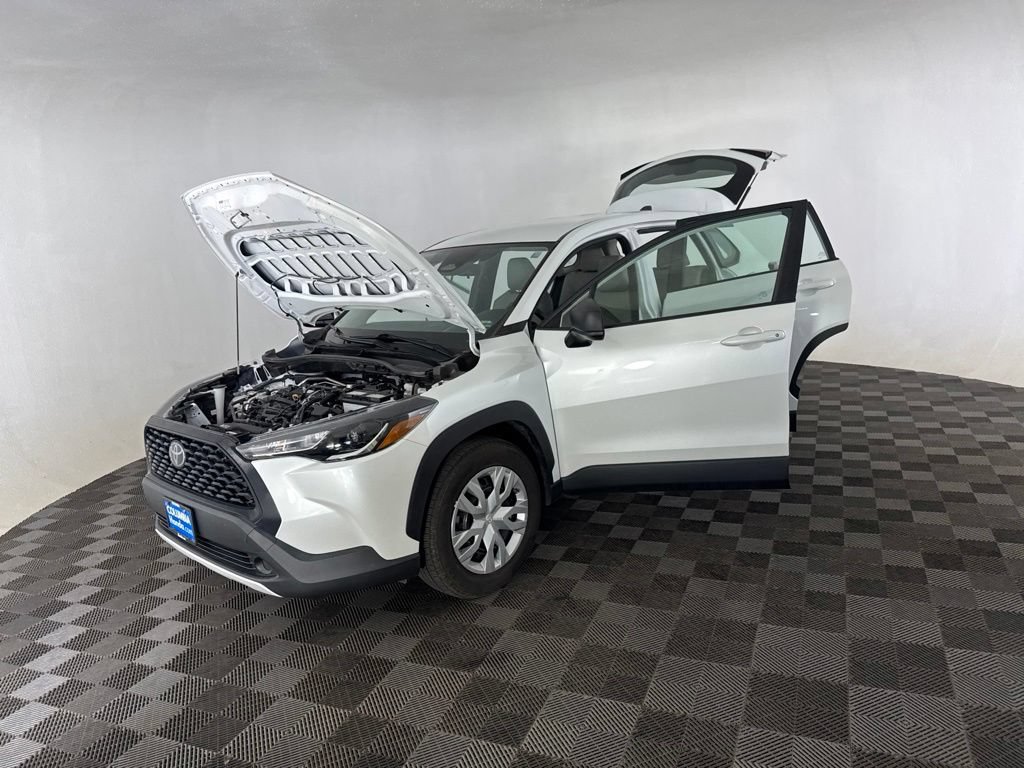 Used 2023 Toyota Corolla Cross L AWD/4WD image 11