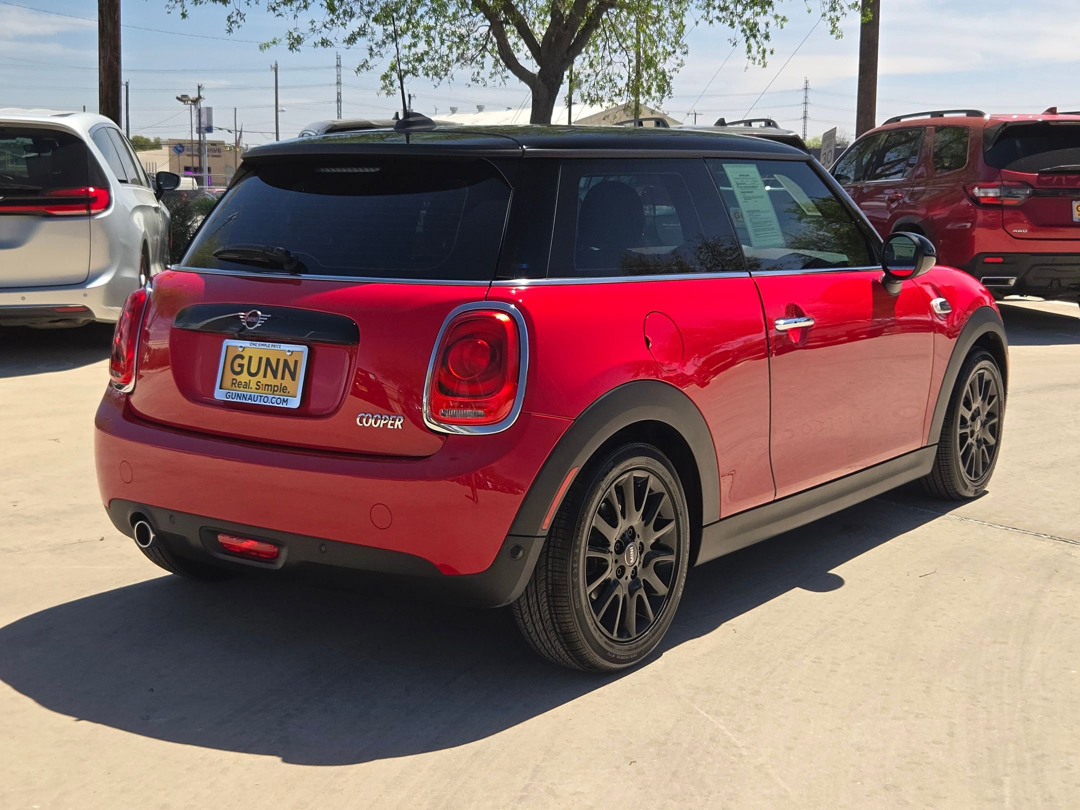 Used 2019 MINI Cooper 2-Door Hardtop image 3