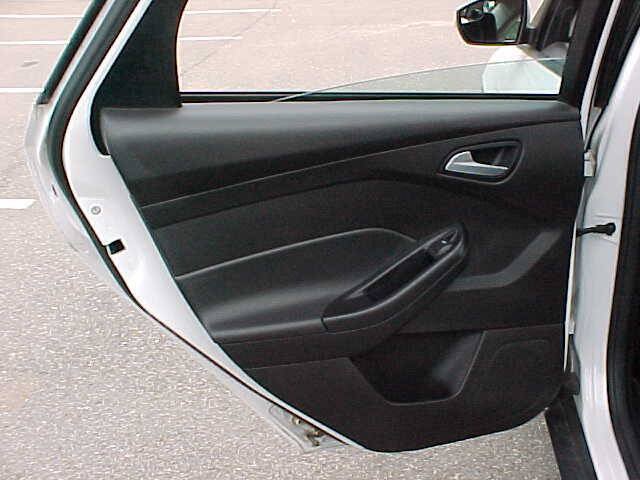 Used 2013 Ford Focus SE w/ Interior Protection Pkg FWD image 12