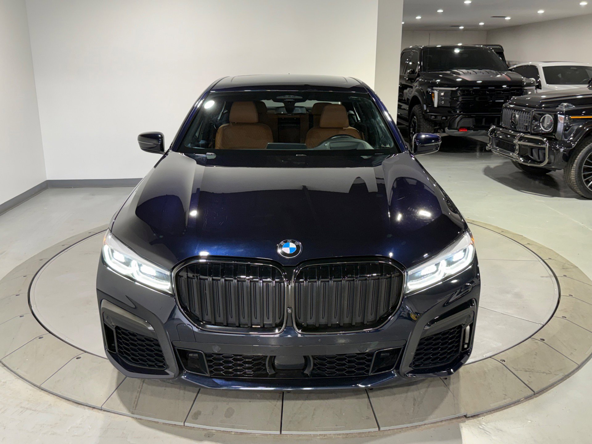 Used 2022 BMW 740i xDrive w/ M Sport Package image 13