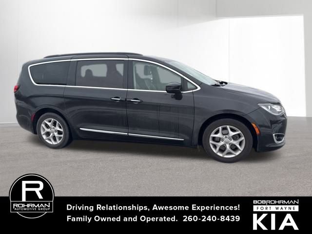 Used 2017 Chrysler Pacifica Touring-L w/ Tire & Wheel Group image 7