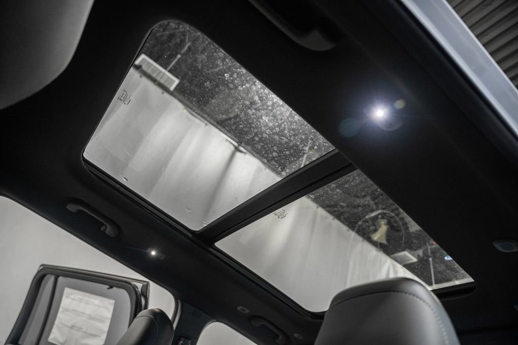 New 2025 Jeep Grand Cherokee L Limited w/ Luxury Tech Group II image 35