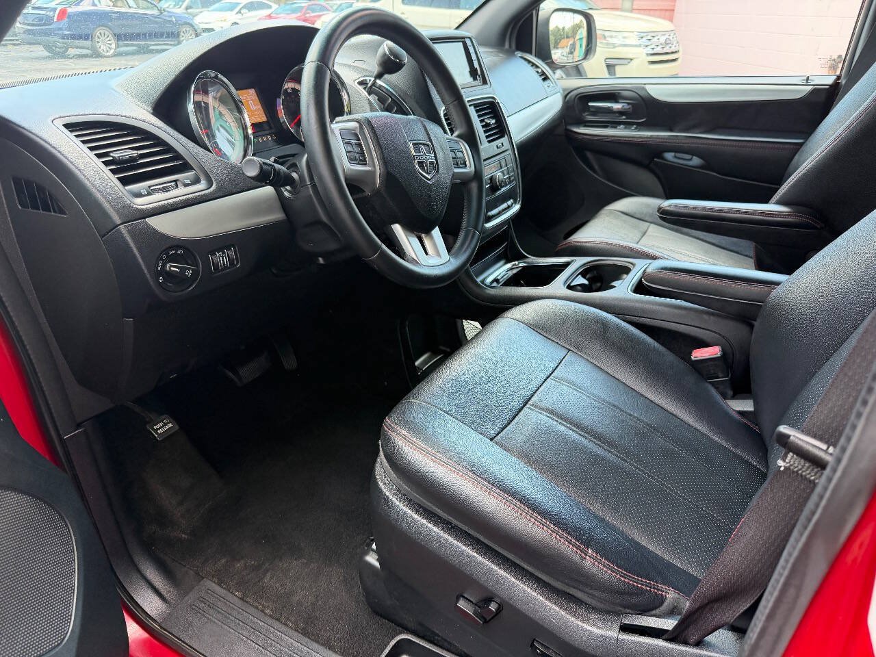 Used 2016 Dodge Grand Caravan R/T FWD image 4