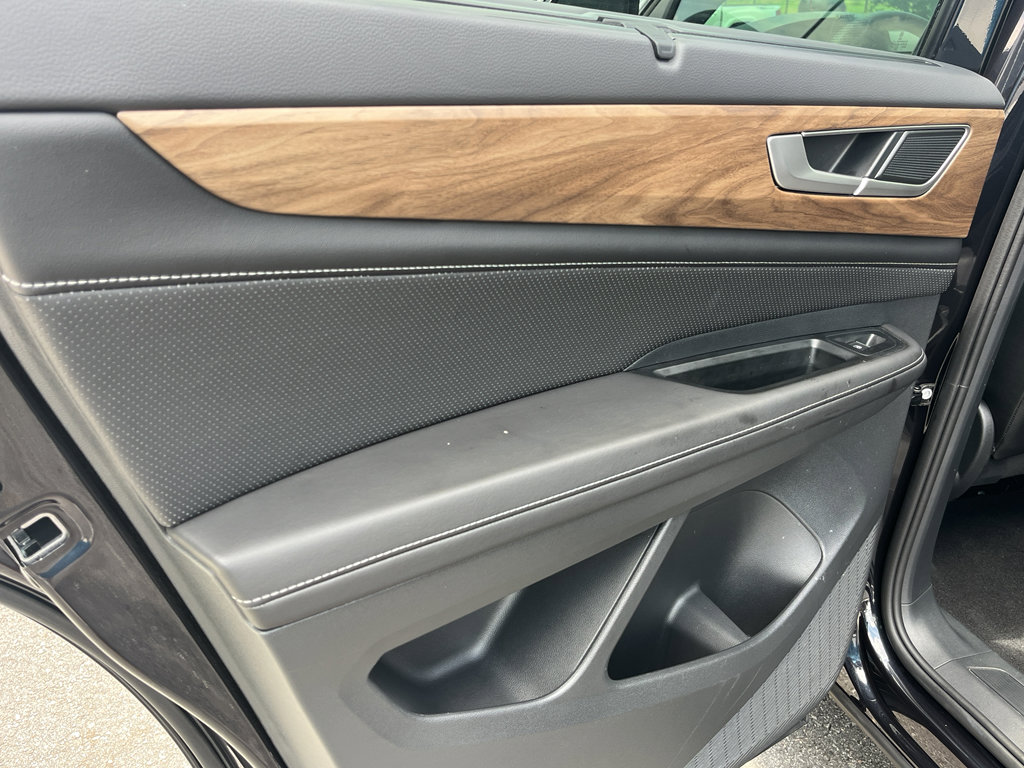 Used 2025 Volkswagen Atlas SE image 19