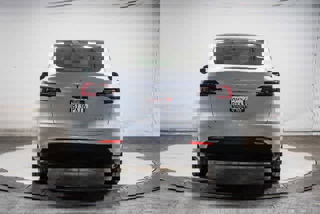 Used 2021 Tesla Model Y Long Range image 3