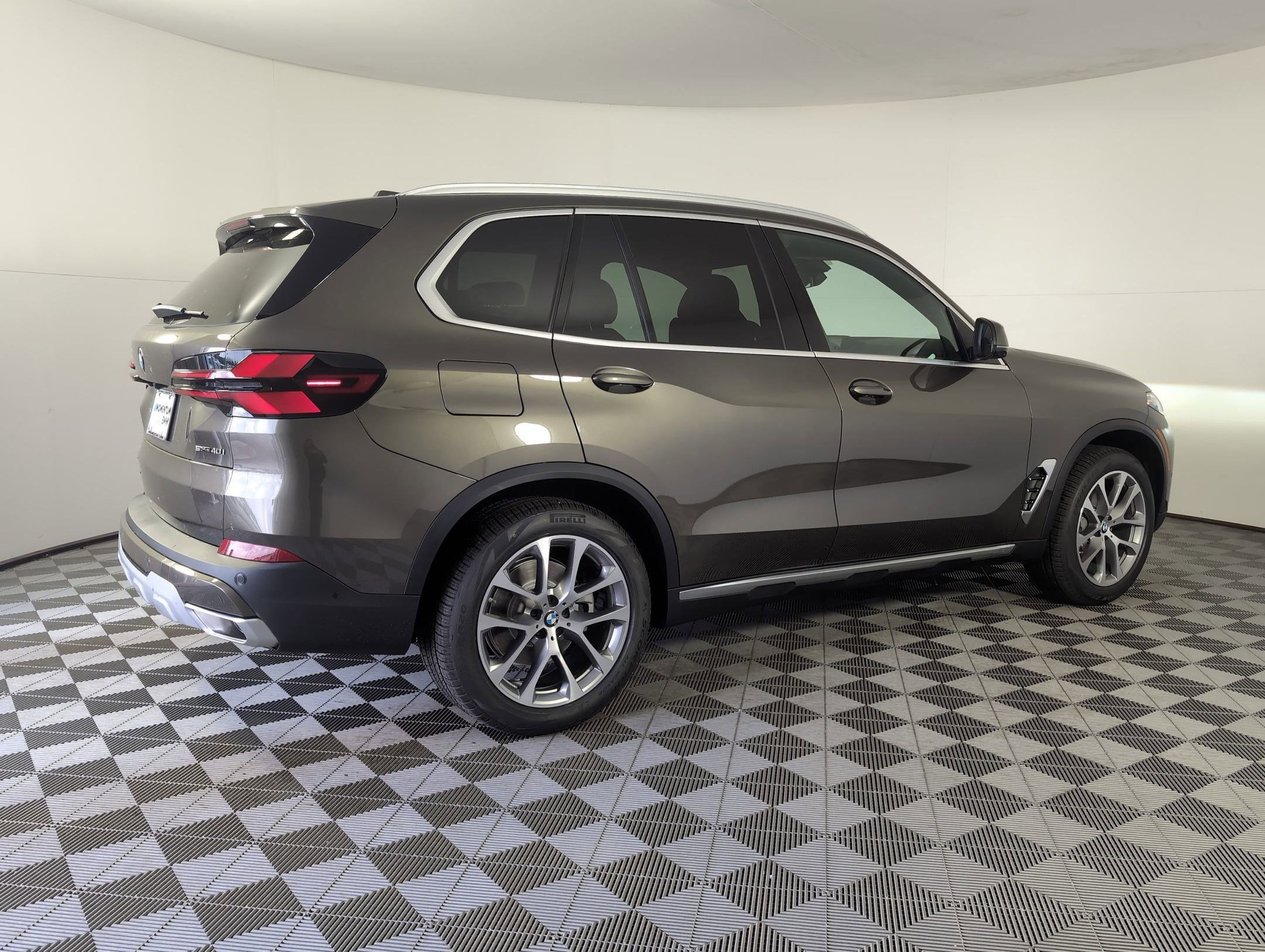 Used 2026 BMW X5 sDrive40i w/ Premium Package image 7
