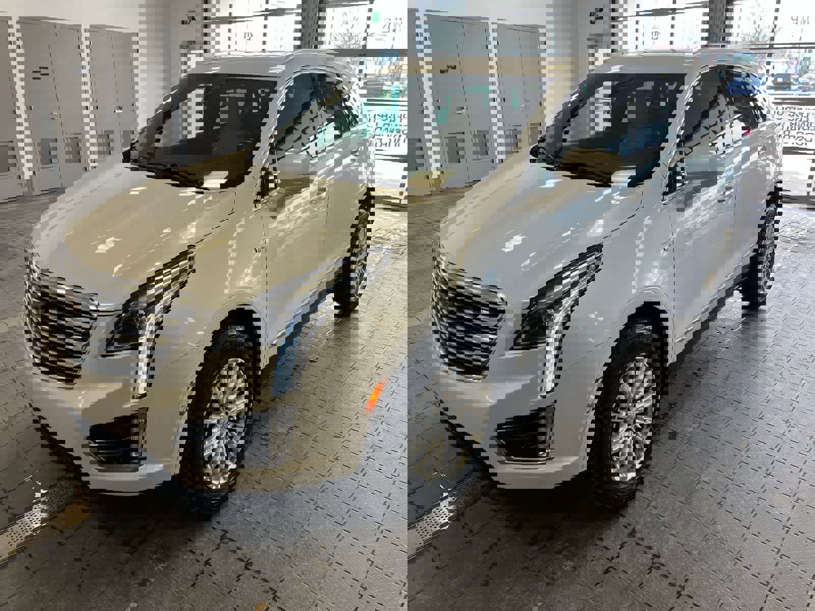 Used 2017 Cadillac XT5 FWD image 1