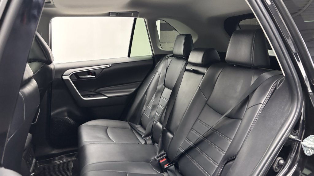 Used 2023 Toyota RAV4 XLE Premium AWD/4WD image 32