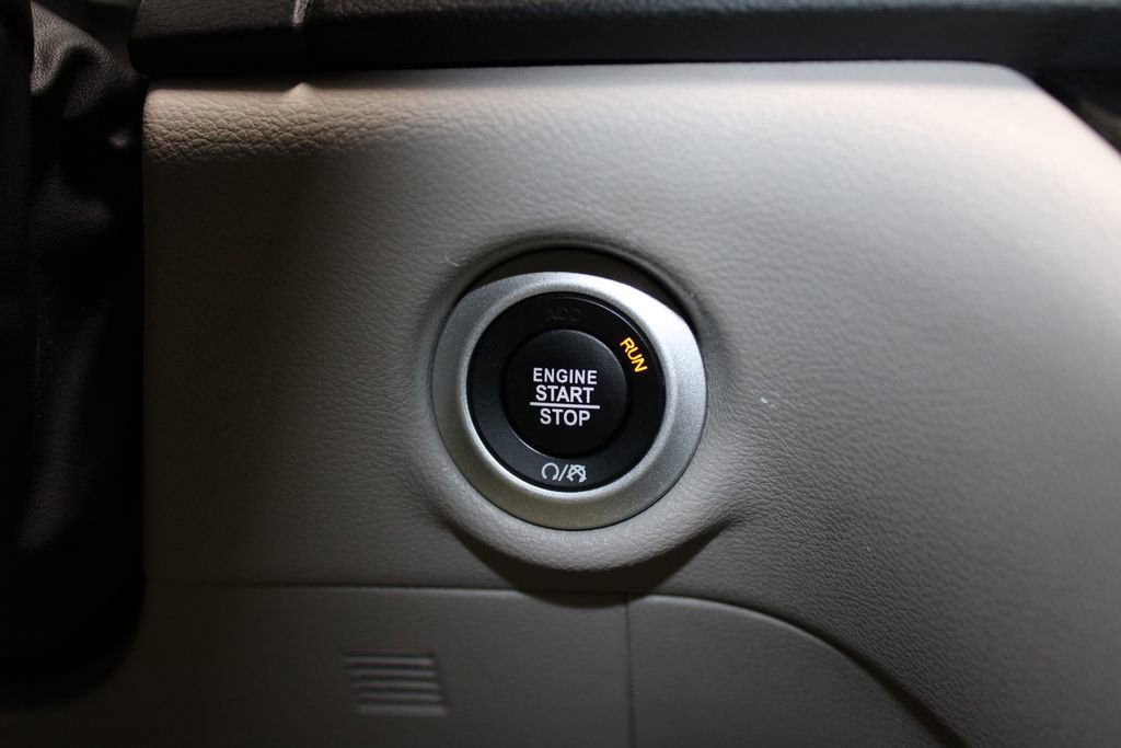 Used 2024 Chrysler Pacifica Touring-L image 49