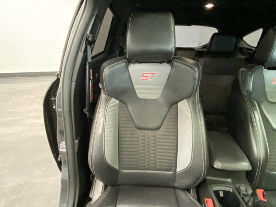 Used 2017 Ford Focus ST w/ Equipment Group 401A image 25