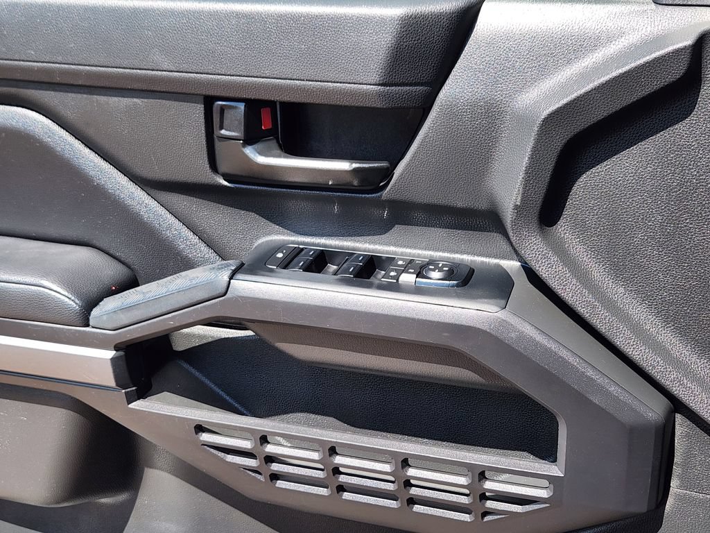 Used 2024 Toyota Tacoma SR5 AWD/4WD image 15