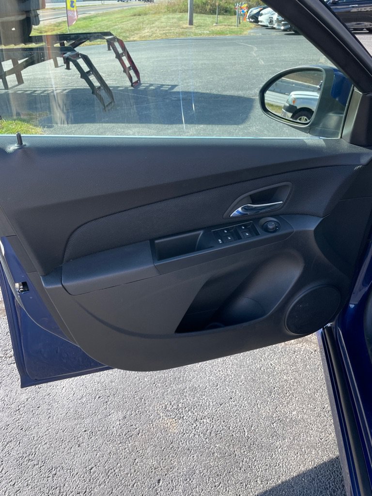 Used 2013 Chevrolet Cruze LT w/ RS Package FWD image 10