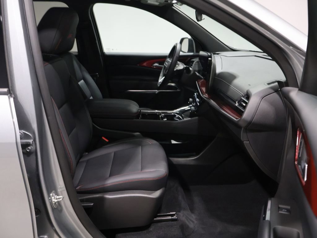 Used 2025 Chevrolet Traverse Z71 image 23