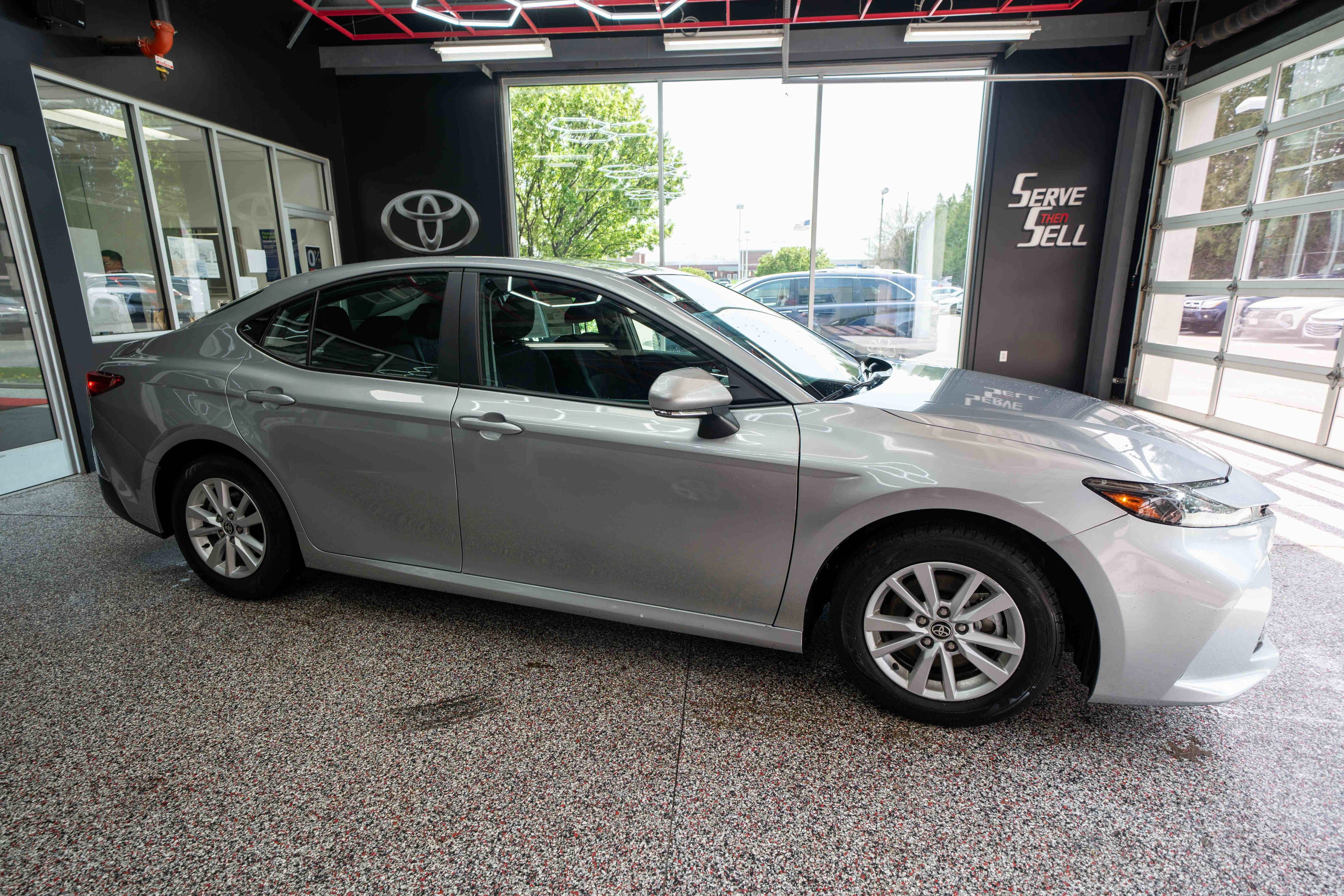 Used 2025 Toyota Camry LE FWD image 5