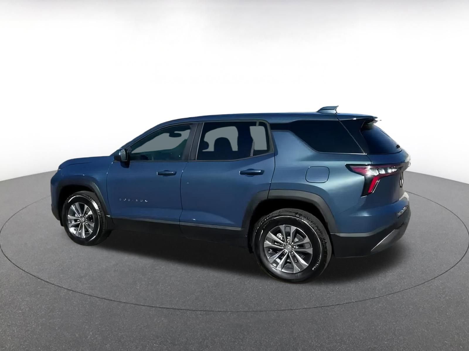 Used 2025 Chevrolet Equinox LT image 4