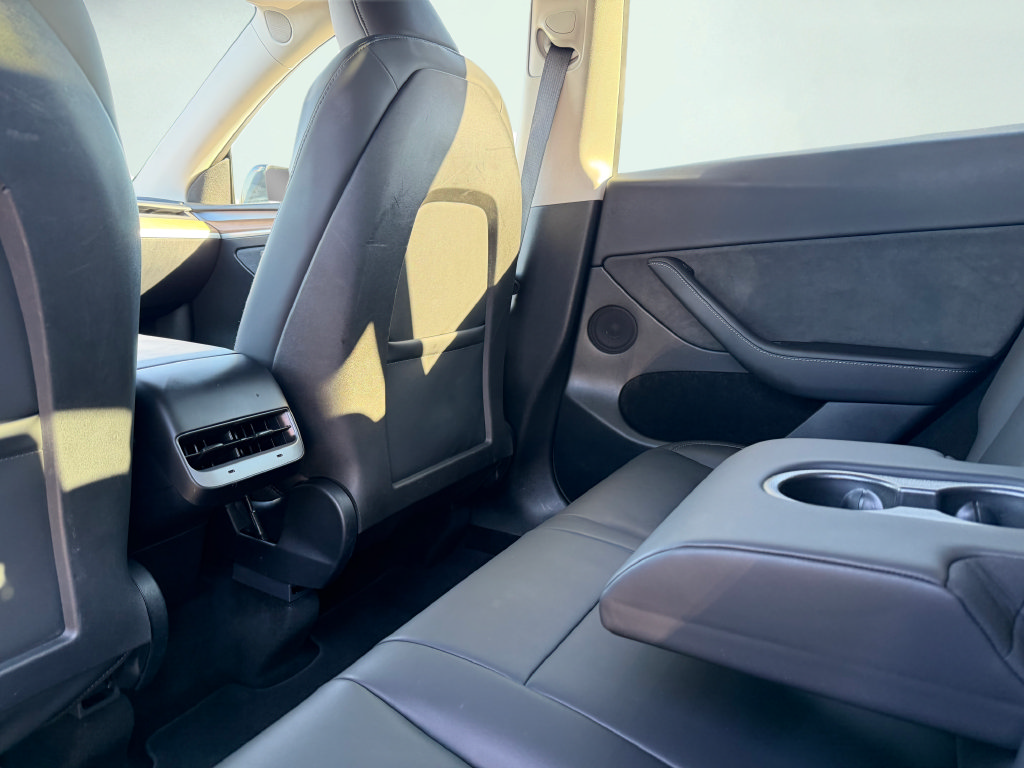 Used 2024 Tesla Model Y Long Range RWD image 43