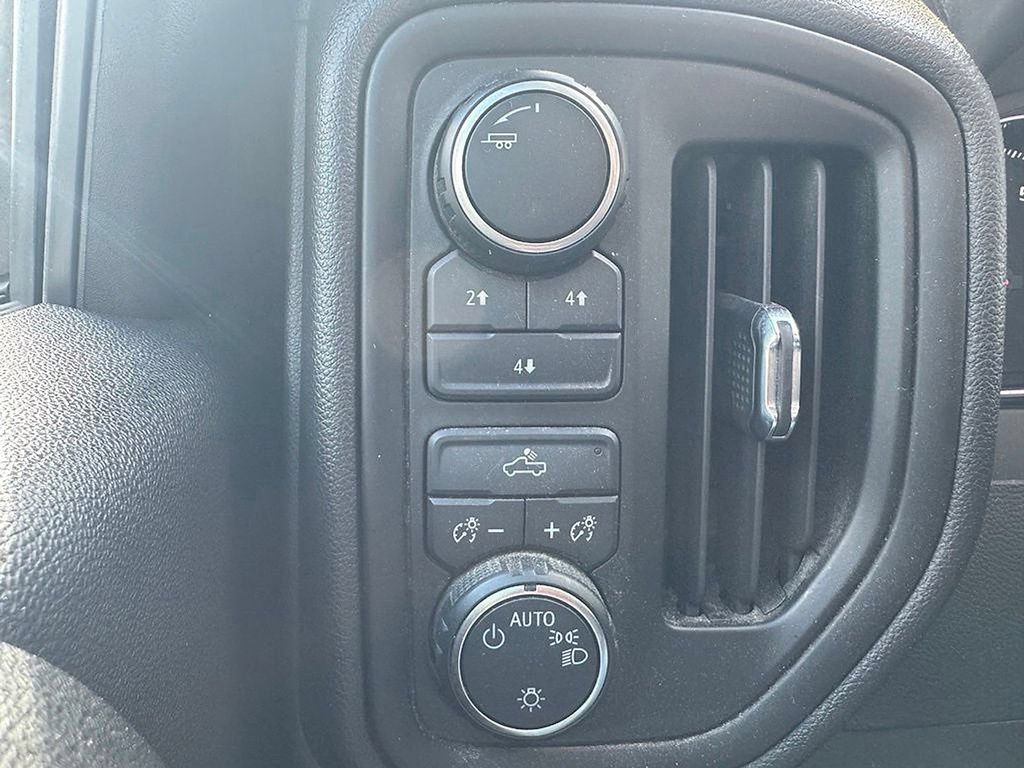 Certified 2022 Chevrolet Silverado 2500 Custom w/ Custom Convenience Package AWD/4WD image 17