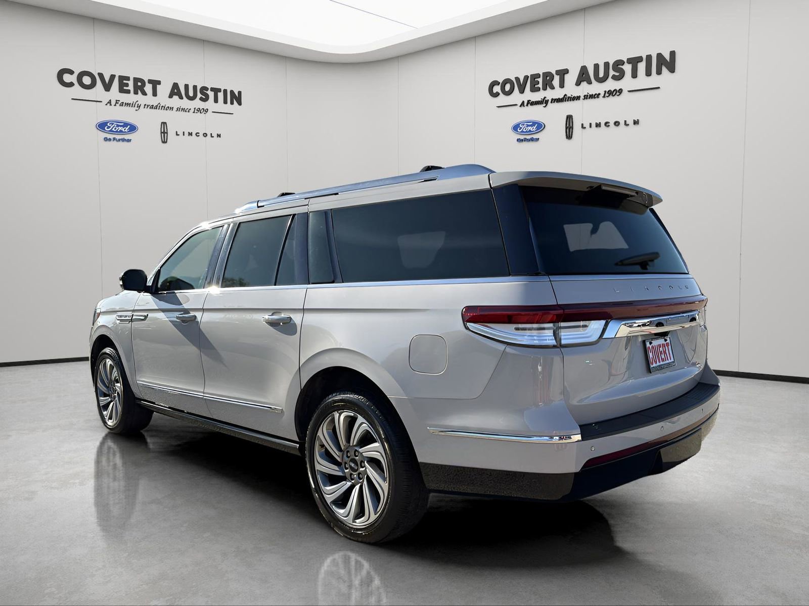 Used 2023 Lincoln Navigator L Reserve image 3