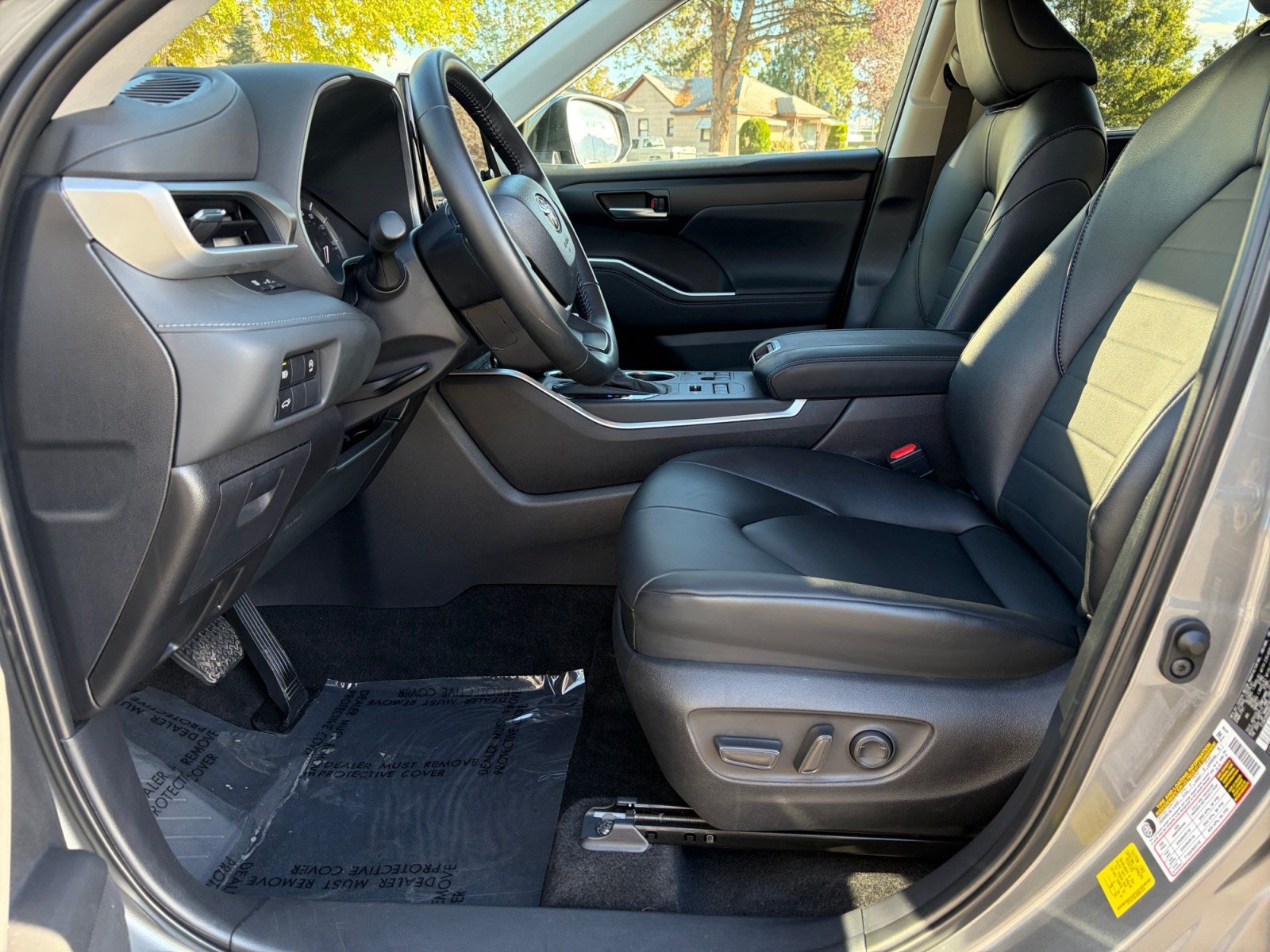 Used 2025 Toyota Highlander XLE AWD/4WD image 11