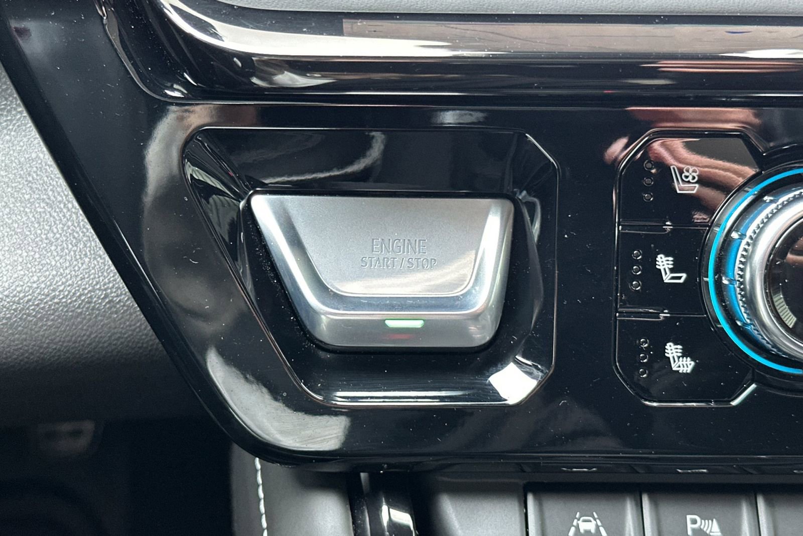 Used 2025 GMC Sierra 1500 AT4X image 28