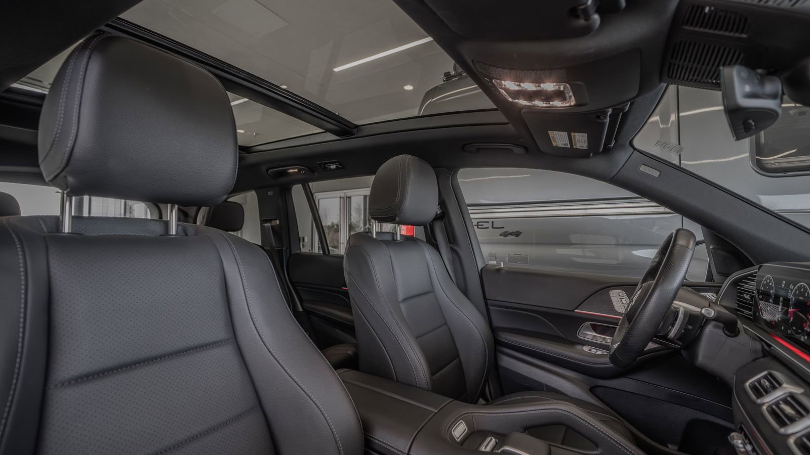 Used 2025 Mercedes-Benz GLS 450 4MATIC w/ AMG Line Exterior image 32