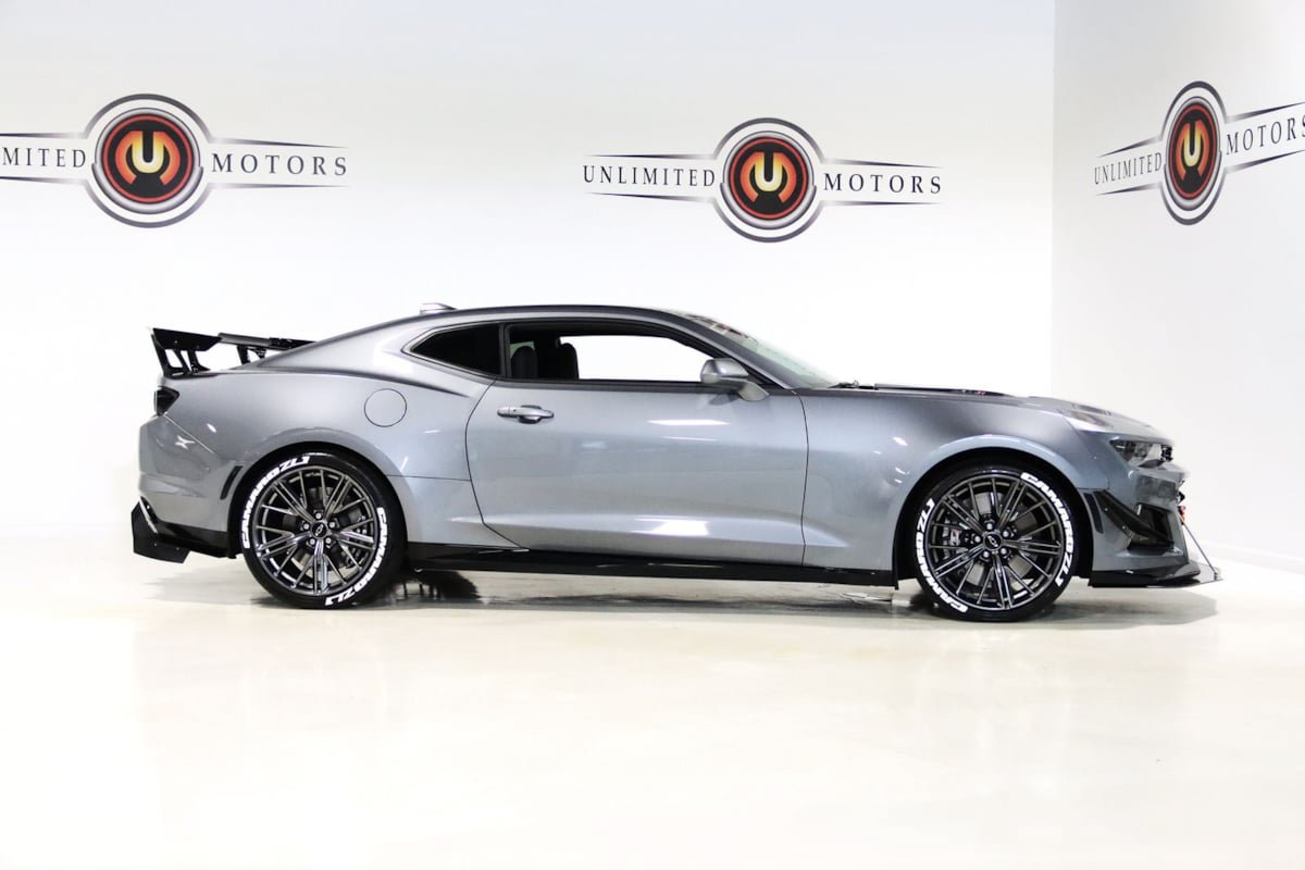 Used 2022 Chevrolet Camaro ZL1 RWD image 7