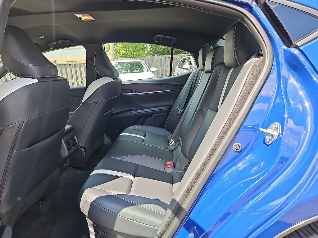 Used 2025 Toyota Camry SE AWD/4WD image 11