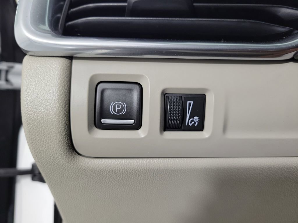 Used 2023 Cadillac XT4 Luxury w/ Cold Weather Package image 31