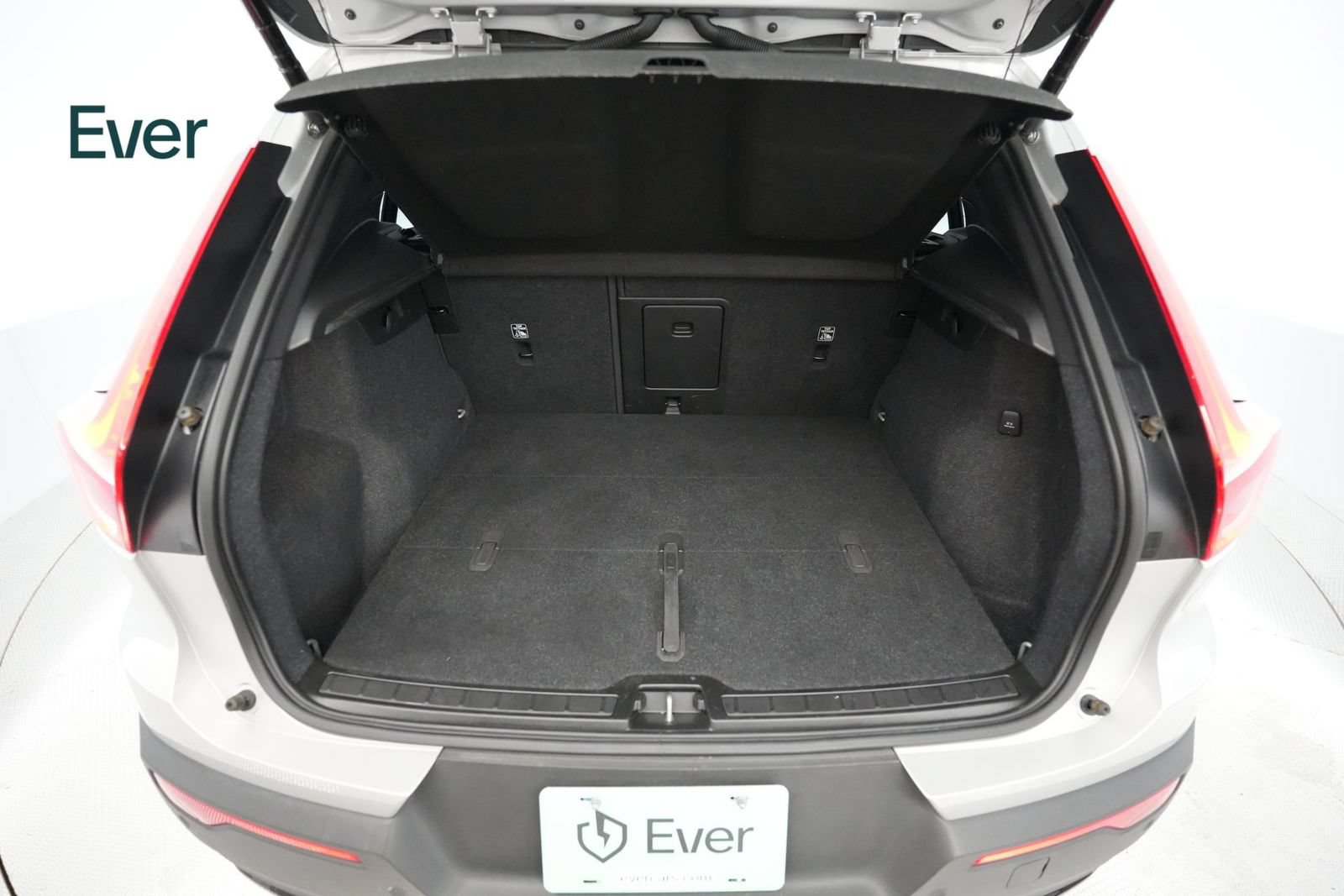 Used 2023 Volvo XC40 Recharge Plus AWD/4WD image 8