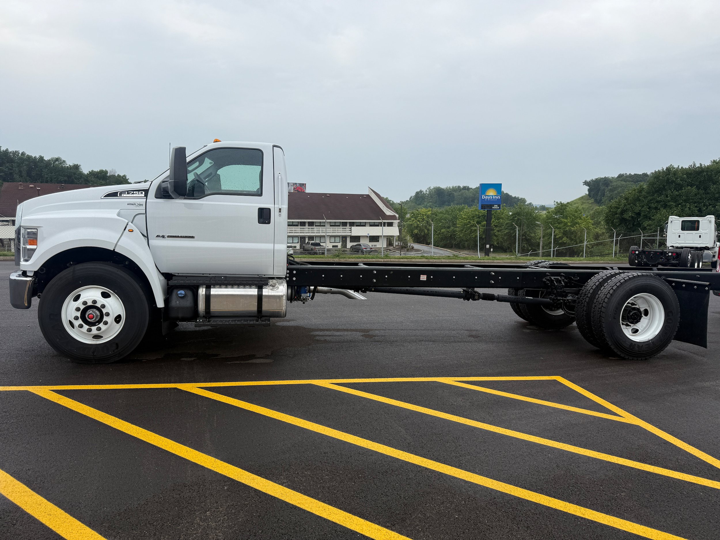 New 2027 Ford F750 2WD Regular Cab Super Duty image 5
