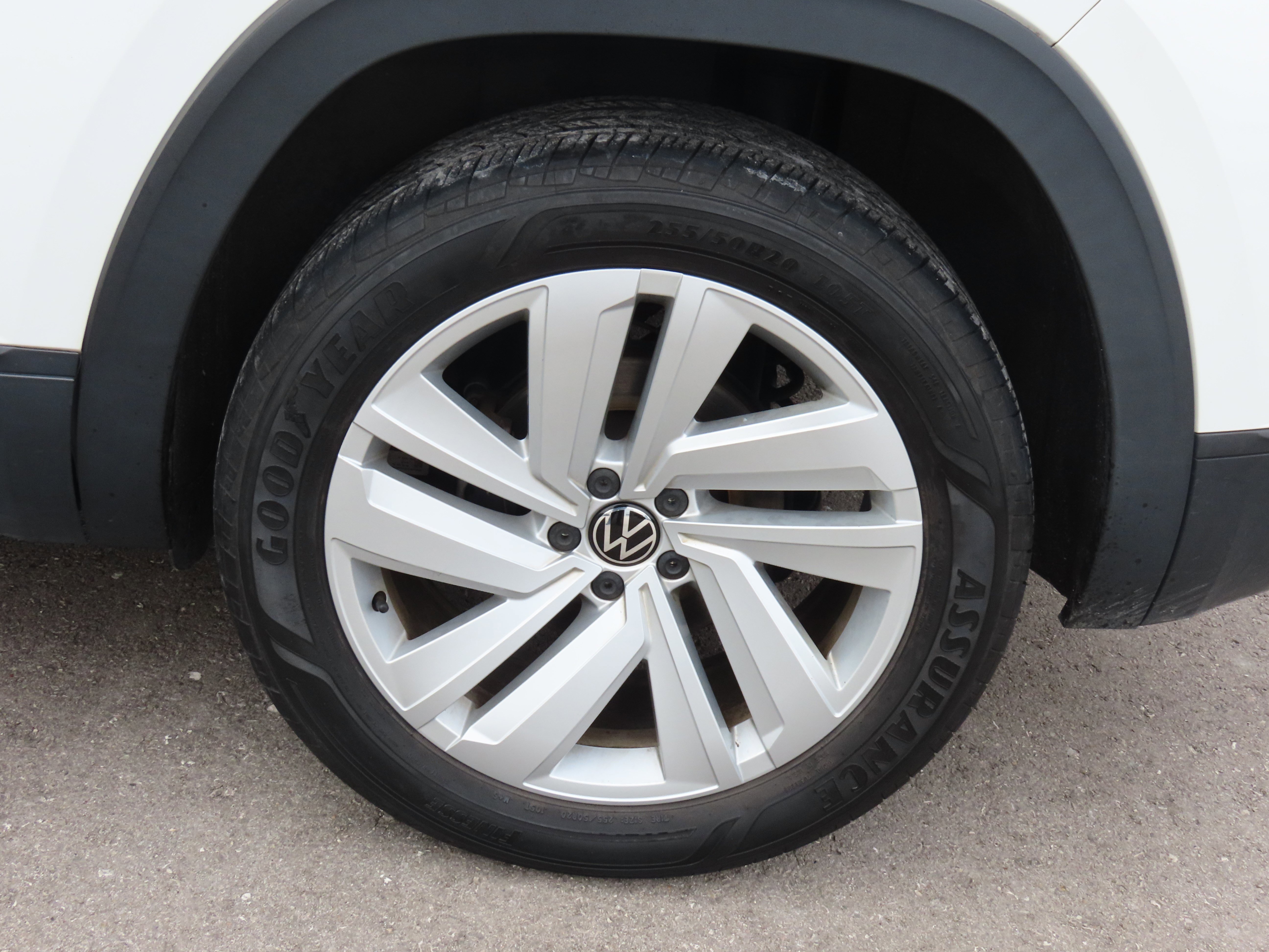 Used 2022 Volkswagen Atlas Cross Sport SE w/ Panoramic Sunroof Package image 43