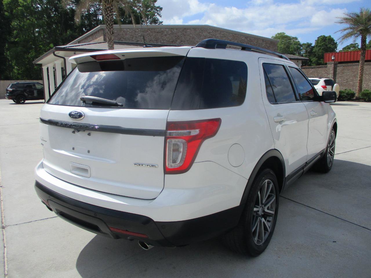 Used 2015 Ford Explorer XLT w/ Equipment Group 202A image 6