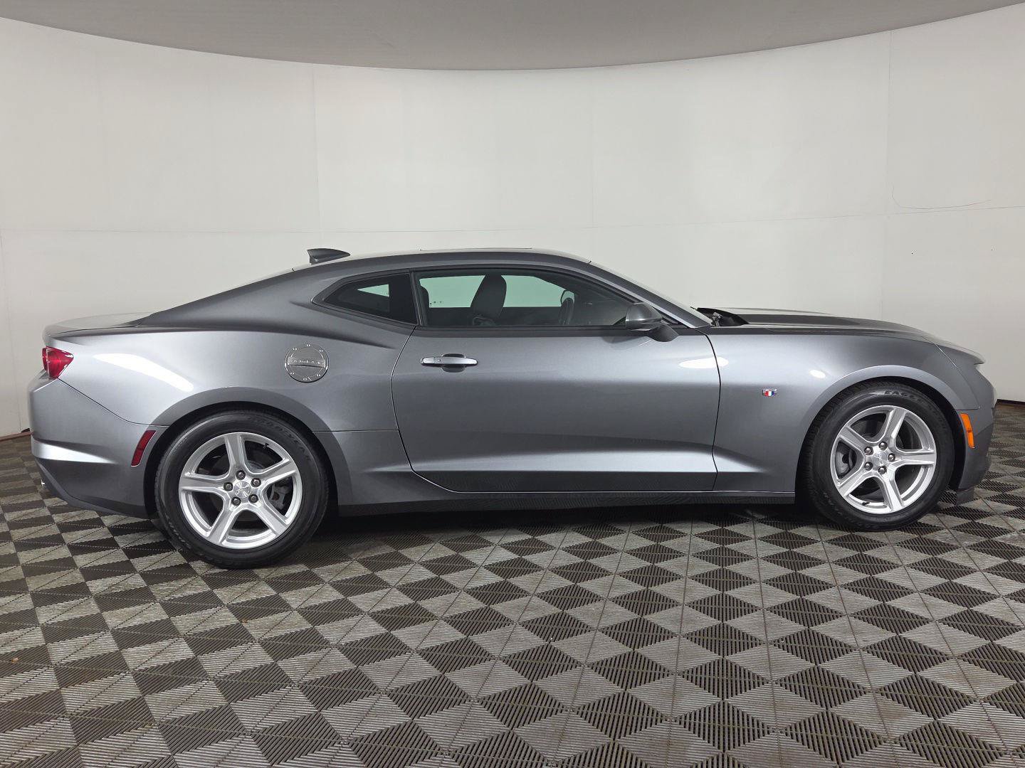 Used 2022 Chevrolet Camaro LT RWD image 7