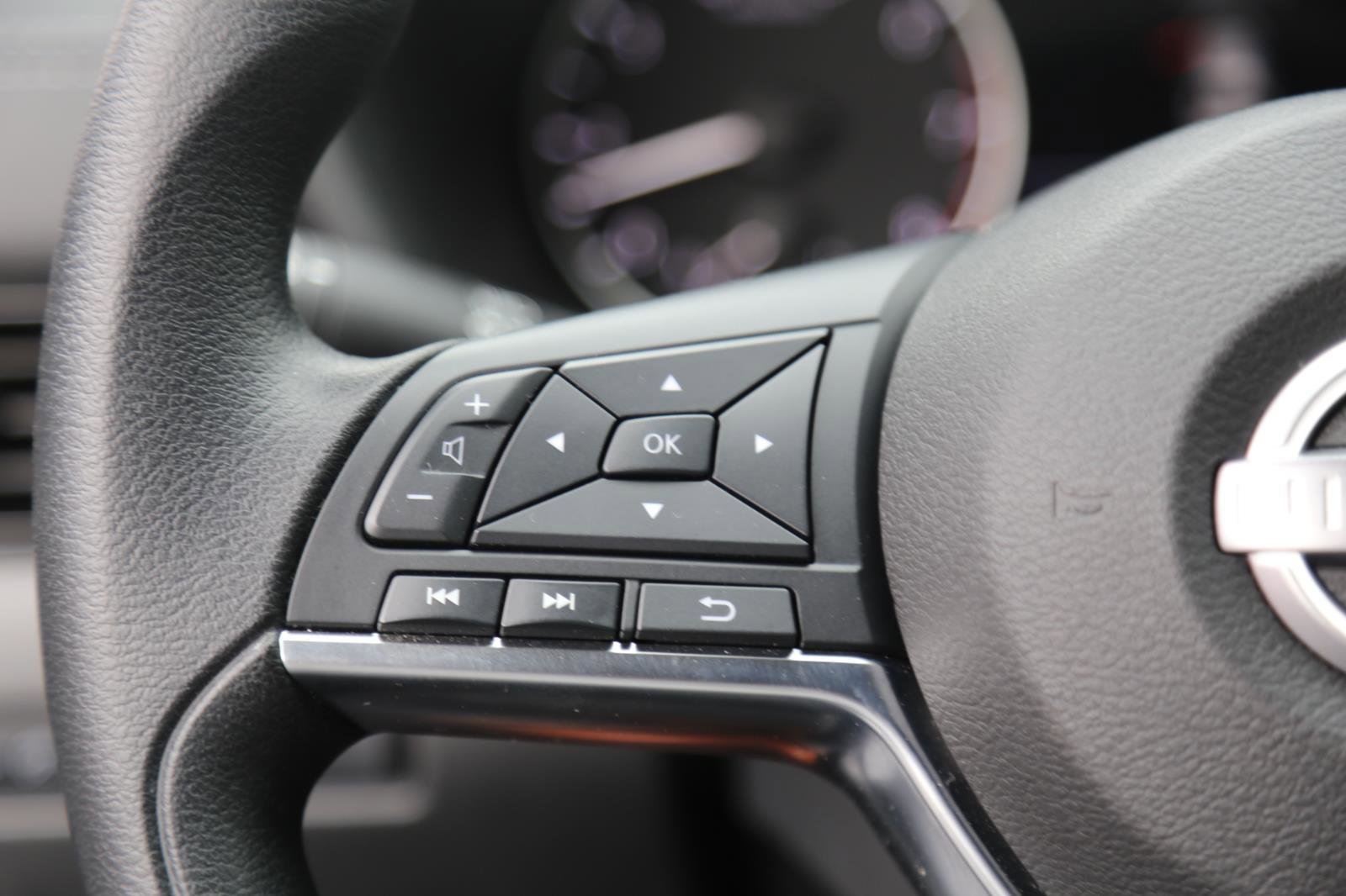 Used 2025 Nissan Sentra SV FWD image 9