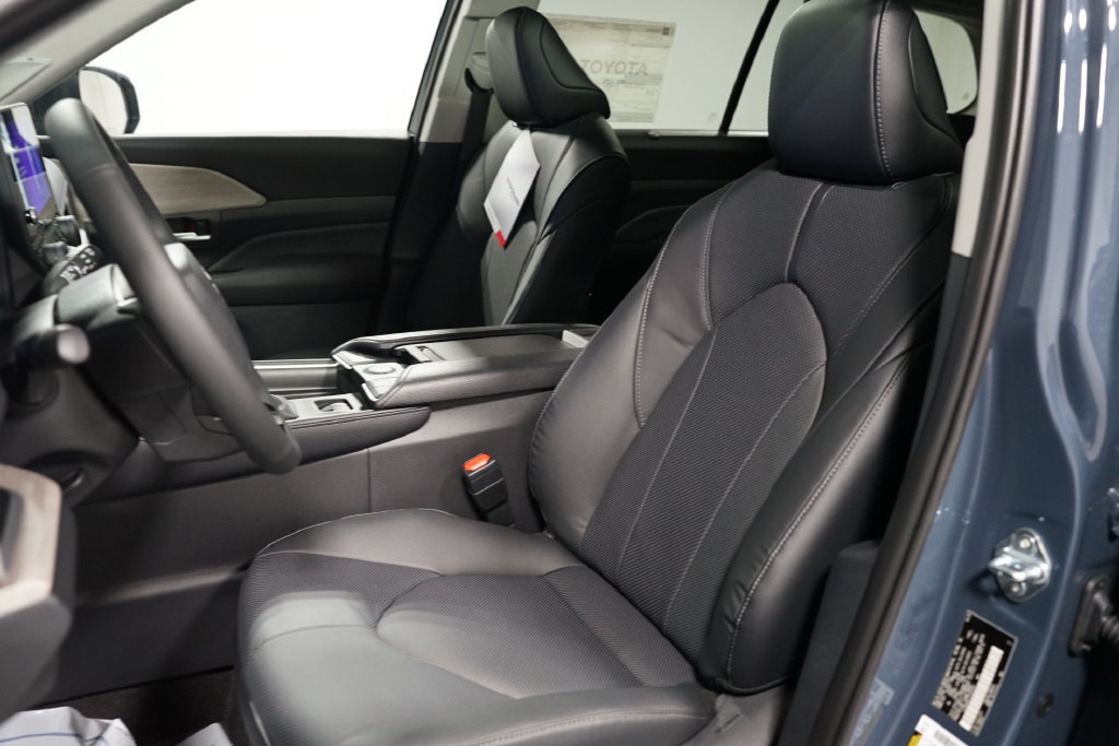 New 2026 Toyota Grand Highlander FWD image 28