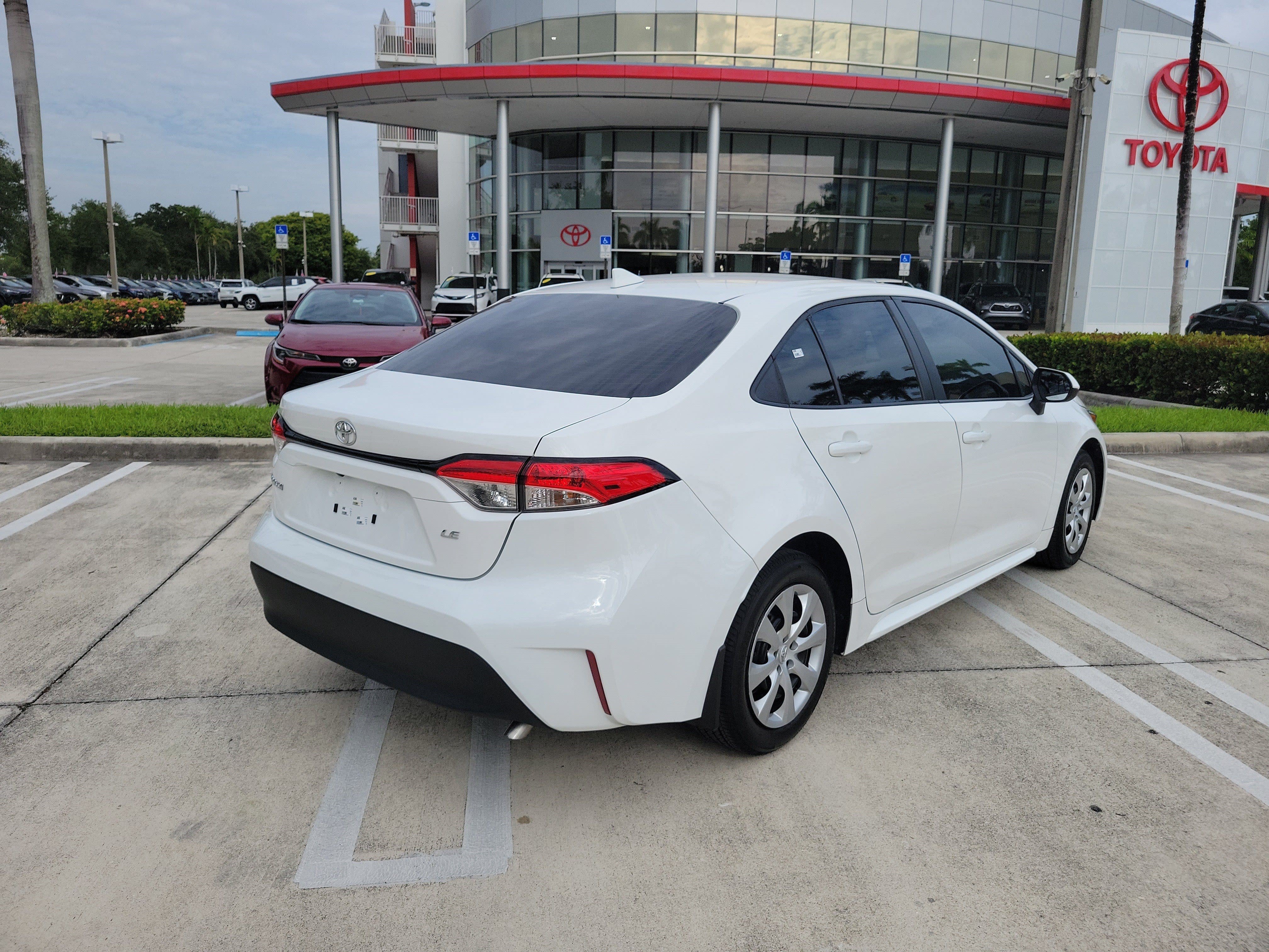 Used 2025 Toyota Corolla LE FWD image 7