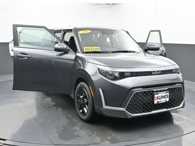 Used 2025 Kia Soul LX w/ LX Technology Package FWD image 30