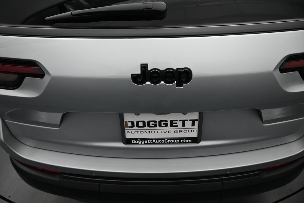 New 2026 Jeep Grand Cherokee L 2WD image 12