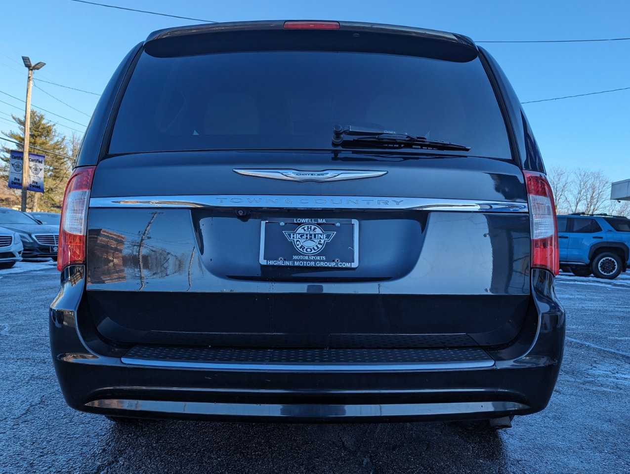Used 2013 Chrysler Town & Country Touring image 10