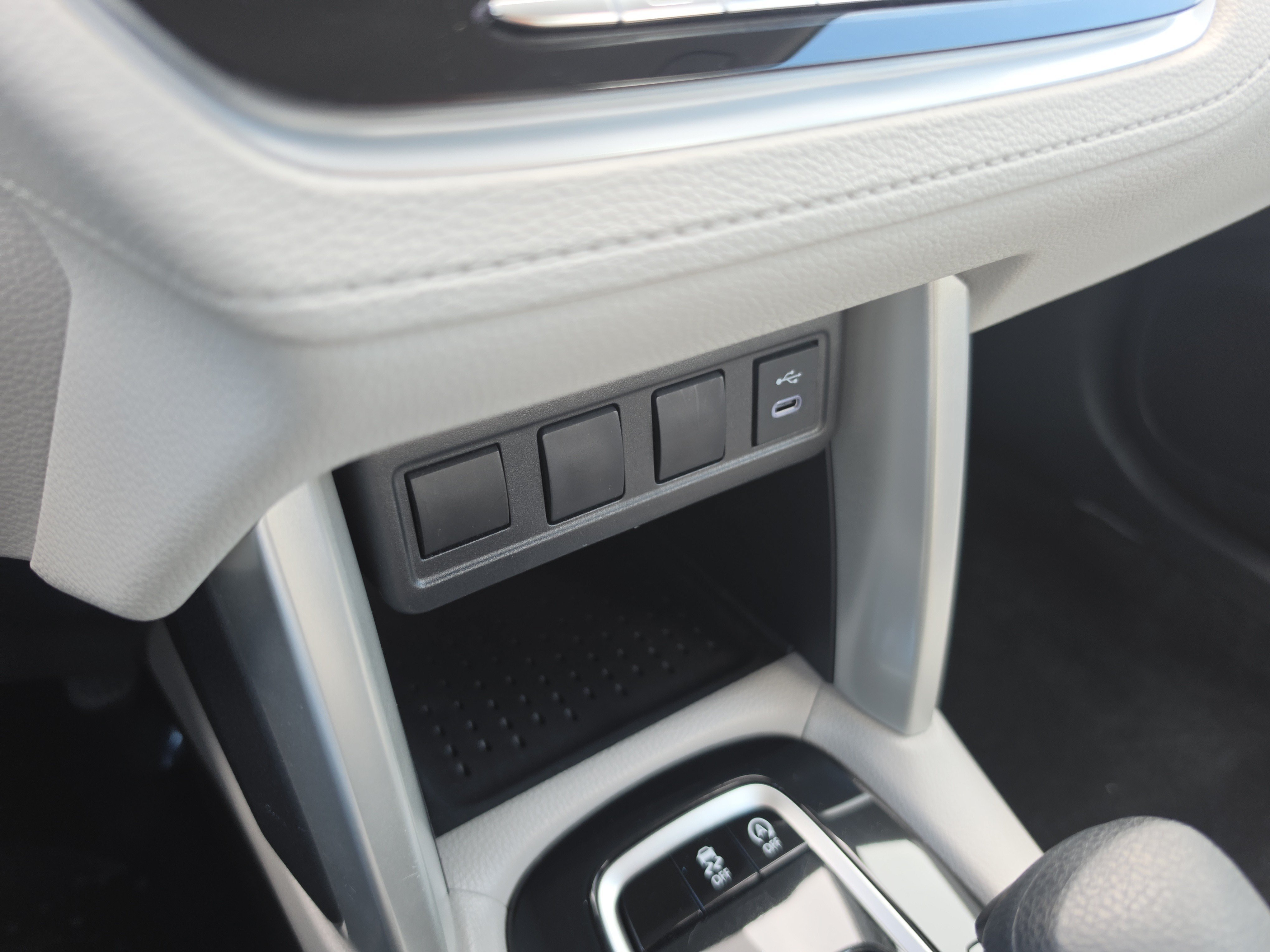 Used 2025 Toyota Corolla Cross L FWD image 28