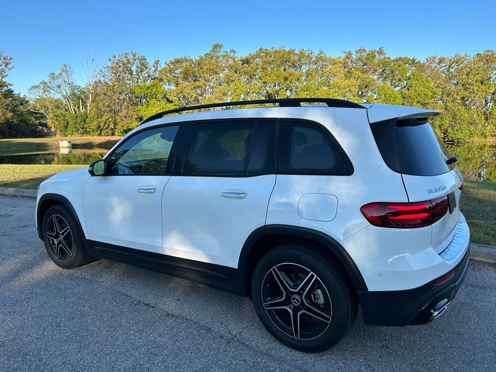 Used 2024 Mercedes-Benz GLB 250 image 3