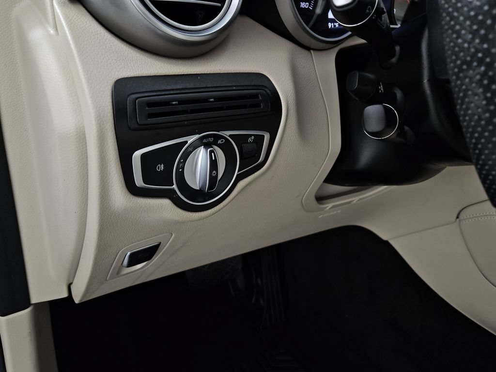 Used 2019 Mercedes-Benz GLC 300 4MATIC w/ Premium Package image 20