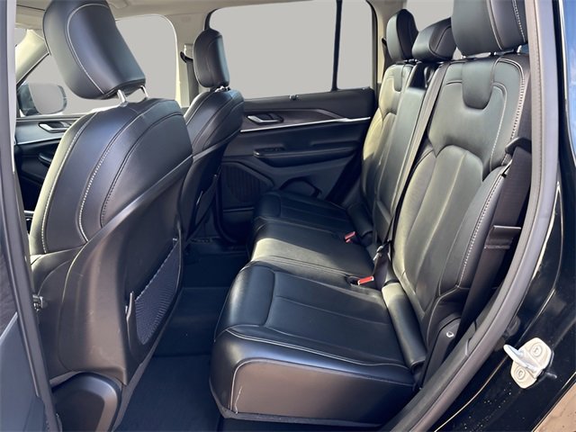 Used 2023 Jeep Grand Cherokee Limited w/ Luxury Tech Group II image 18