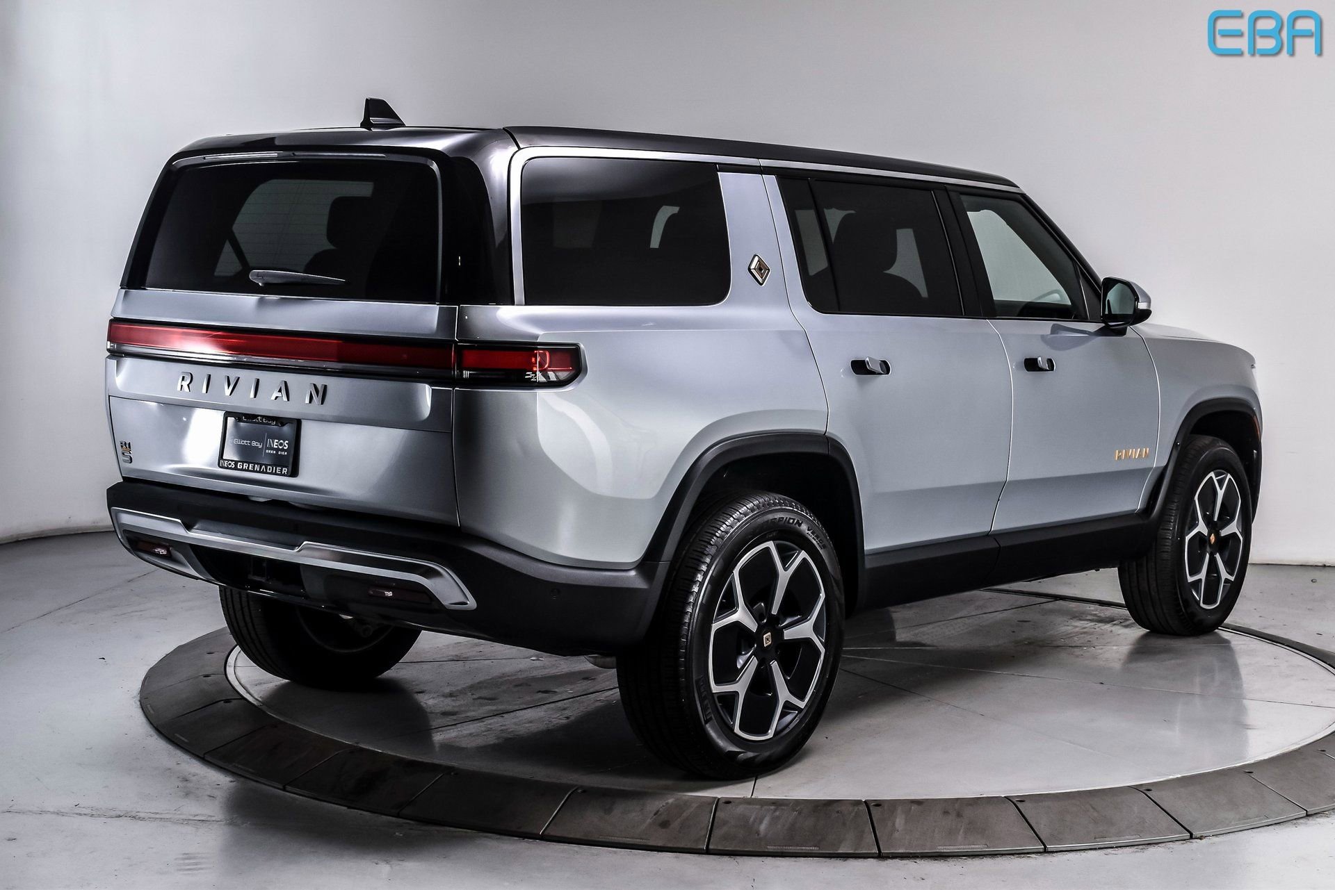 Used 2023 Rivian R1S Adventure image 6
